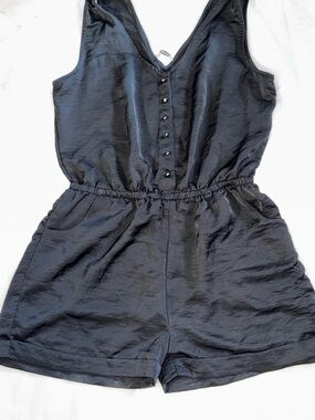 Ali & Kris Black V-Neck Sleeveless Romper